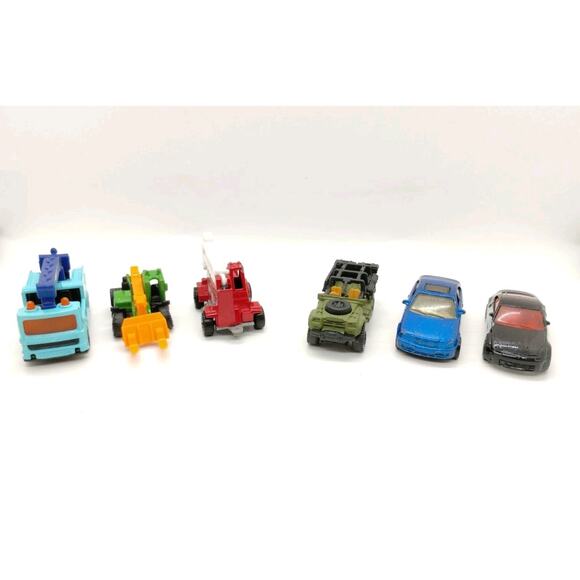 Lot of 7 Matchbox Diecast Cars - Ambulance - Nissan Z - Sahara Survivor - Picture 1 of 10